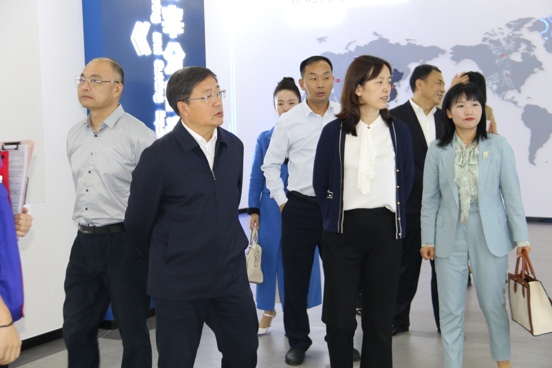 青島市科技局基礎(chǔ)研究處處長李欣一行蒞臨銳智考察指導(dǎo)市重點(diǎn)實(shí)驗室建設(shè)工作